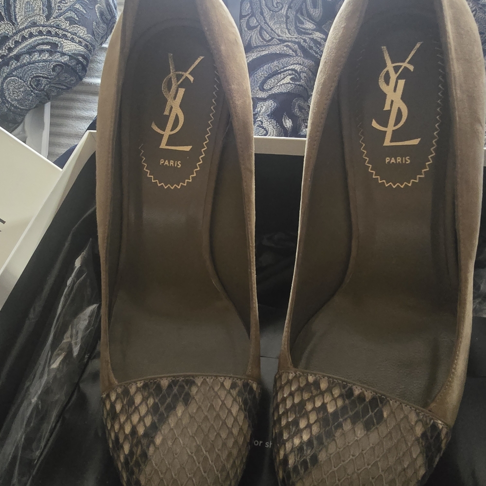Yves Saint Laurent Elegant Black and Brown Heels